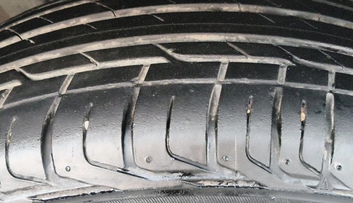 2022 Nissan MAGNITE XV RED EDITION, Petrol, Manual, 1,10,683 km, Right Front Tyre Tread