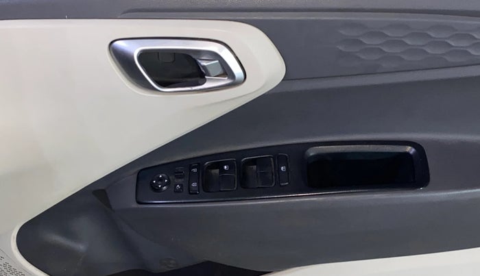 2020 Hyundai AURA SX 1.2, Petrol, Manual, 1,04,595 km, Driver Side Door Panels Control