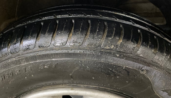 2020 Maruti Swift VXI AMT, Petrol, Automatic, 42,135 km, Right Front Tyre Tread