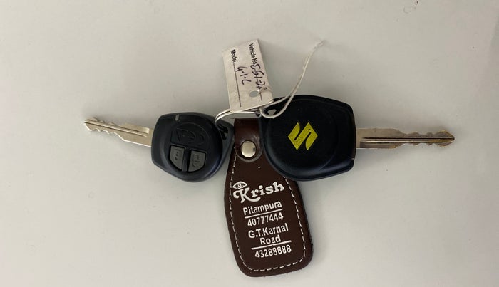 2020 Maruti Swift VXI AMT, Petrol, Automatic, 42,135 km, Key Close Up