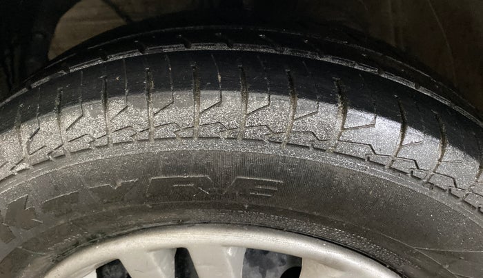 2020 Maruti Swift VXI AMT, Petrol, Automatic, 42,135 km, Left Front Tyre Tread