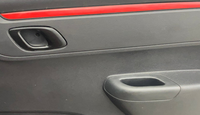 2016 Renault Kwid RXT 1.0 AMT, Petrol, Automatic, 42,109 km, Driver Side Door Panels Control