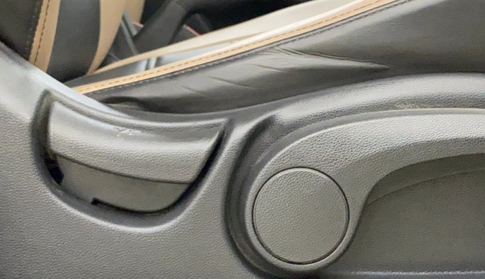 2018 Hyundai Creta SX PLUS AT 1.6 PETROL, Petrol, Automatic, 77,801 km, Driver Side Adjustment Panel