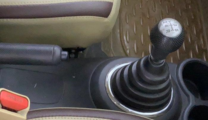 2016 Honda Amaze 1.2L I-VTEC S, CNG, Manual, 85,538 km, Gear Lever