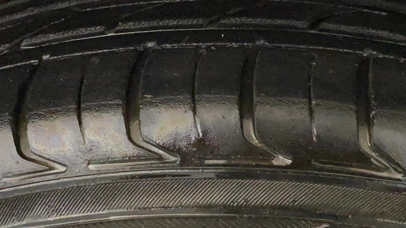 2017 Jeep Compass LIMITED 1.4 PETROL AT, Petrol, Automatic, 79,149 km, Right Front Tyre Tread