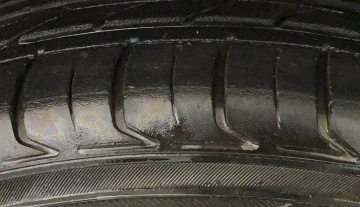 2017 Jeep Compass LIMITED 1.4 PETROL AT, Petrol, Automatic, 79,149 km, Right Front Tyre Tread