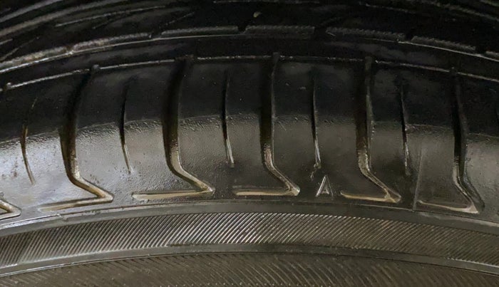 2017 Jeep Compass LIMITED 1.4 PETROL AT, Petrol, Automatic, 79,149 km, Right Rear Tyre Tread