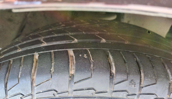 2019 Toyota Innova Crysta 2.8 ZX AT 7 STR, Diesel, Automatic, 1,48,526 km, Left Rear Tyre Tread