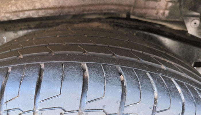 2019 Toyota Innova Crysta 2.8 ZX AT 7 STR, Diesel, Automatic, 1,48,526 km, Left Front Tyre Tread