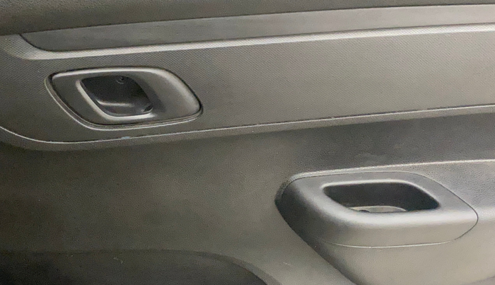 2017 Renault Kwid RXT 1.0, Petrol, Manual, 41,182 km, Driver Side Door Panels Control