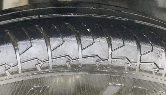2021 Maruti Swift LXI, Petrol, Manual, 83,438 km, Right Rear Tyre Tread