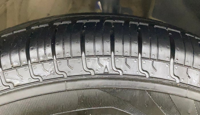 2021 Maruti Swift LXI, Petrol, Manual, 83,438 km, Right Front Tyre Tread