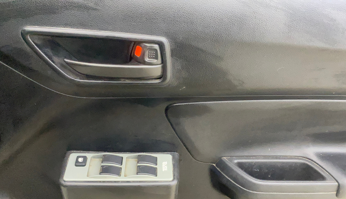 2021 Maruti Swift LXI, Petrol, Manual, 83,438 km, Driver Side Door Panels Control