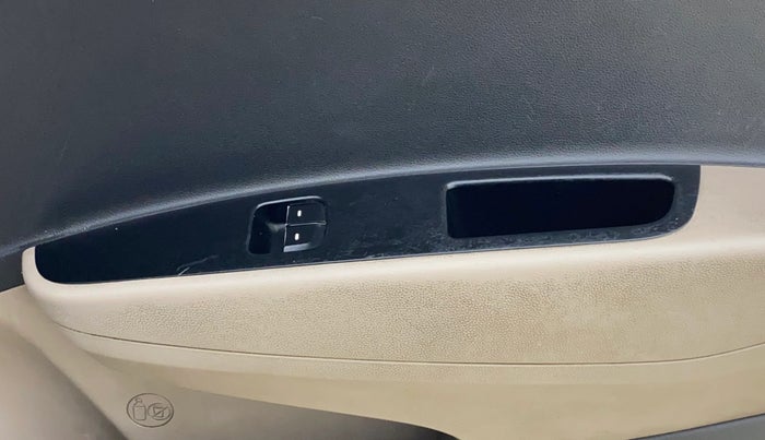 2015 Hyundai Xcent BASE 1.1, Diesel, Manual, 1,17,985 km, Driver Side Door Panels Control