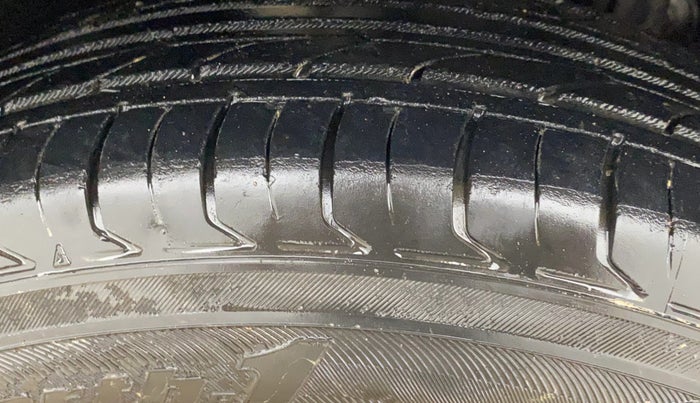 2018 Mahindra MARAZZO M2 7STR, Diesel, Manual, 1,15,675 km, Right Front Tyre Tread