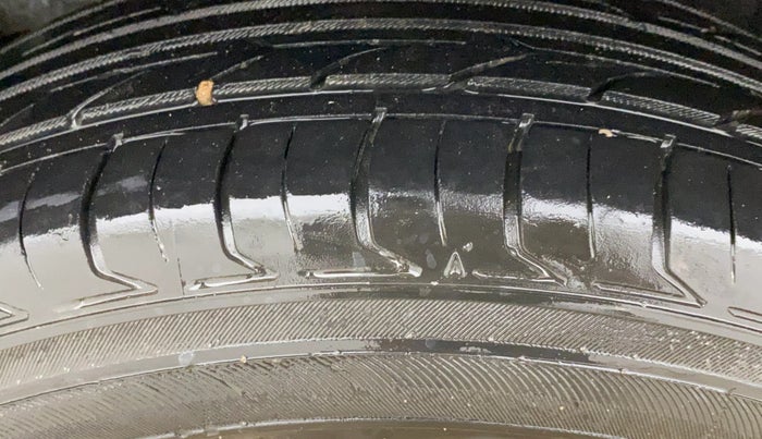 2018 Mahindra MARAZZO M2 7STR, Diesel, Manual, 1,15,675 km, Right Rear Tyre Tread