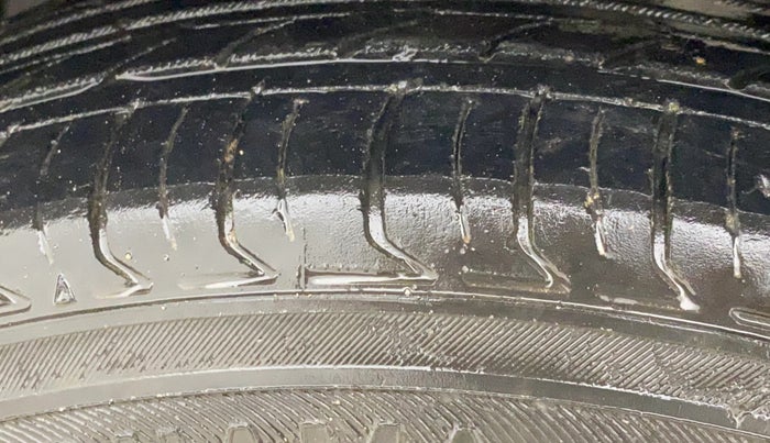 2018 Mahindra MARAZZO M2 7STR, Diesel, Manual, 1,15,675 km, Left Front Tyre Tread