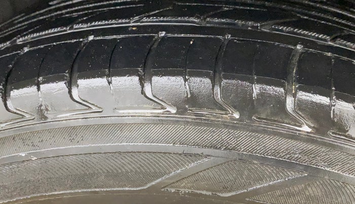 2018 Mahindra MARAZZO M2 7STR, Diesel, Manual, 1,15,675 km, Left Rear Tyre Tread