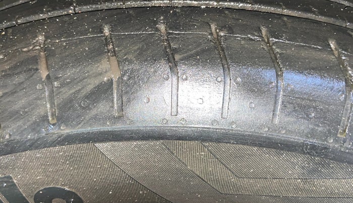 2020 Maruti S Cross ALPHA AT1.5, Petrol, Automatic, 1,09,958 km, Right Front Tyre Tread