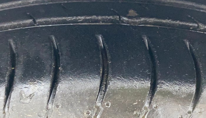 2019 Maruti Dzire VXI AMT, Petrol, Automatic, 1,00,366 km, Right Front Tyre Tread