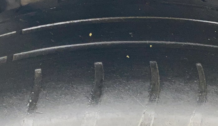 2019 Maruti Dzire VXI AMT, Petrol, Automatic, 1,00,366 km, Right Rear Tyre Tread