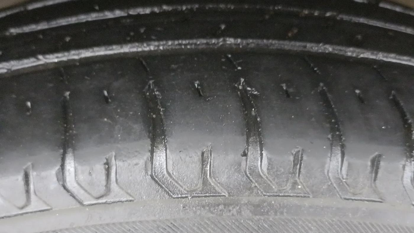 2018 Maruti Dzire LXI, Petrol, Manual, 41,826 km, Left Front Tyre Tread