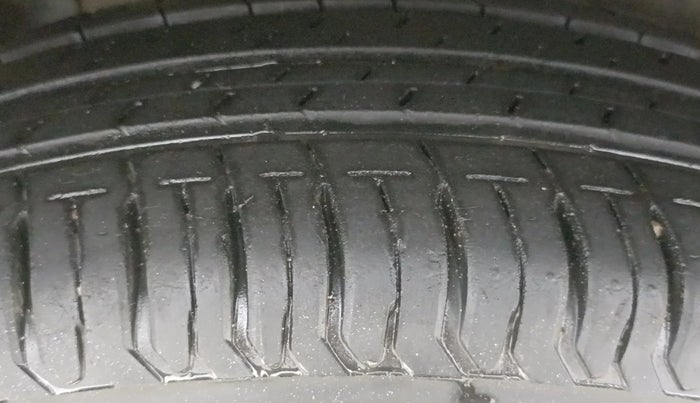 2018 Maruti Dzire LXI, Petrol, Manual, 41,826 km, Right Rear Tyre Tread