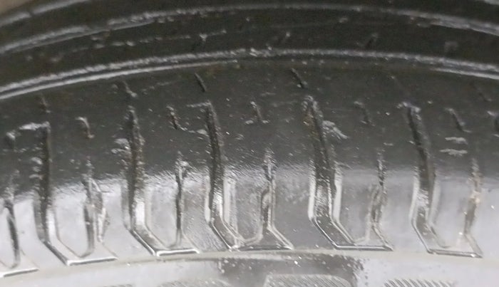 2018 Maruti Dzire LXI, Petrol, Manual, 41,826 km, Right Front Tyre Tread
