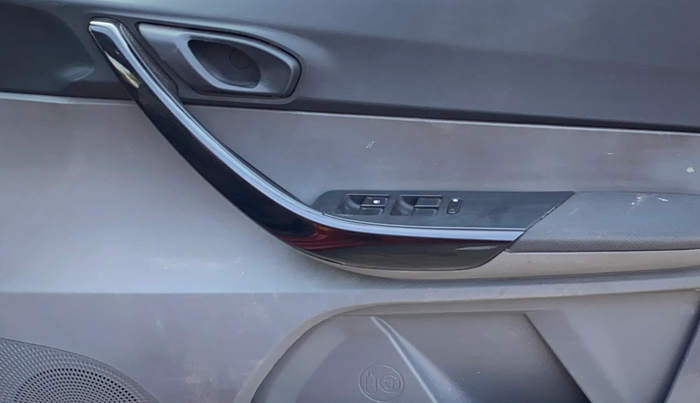 2018 Tata TIGOR XT PETROL, Petrol, Manual, 1,00,869 km, Driver Side Door Panels Control