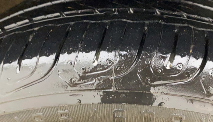 2016 Volkswagen Ameo HIGHLINE1.2L, Petrol, Manual, 94,889 km, Right Front Tyre Tread