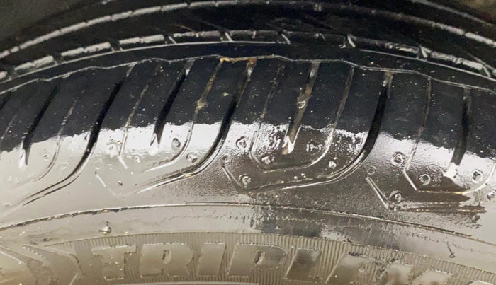 2016 Volkswagen Ameo HIGHLINE1.2L, Petrol, Manual, 94,889 km, Left Front Tyre Tread