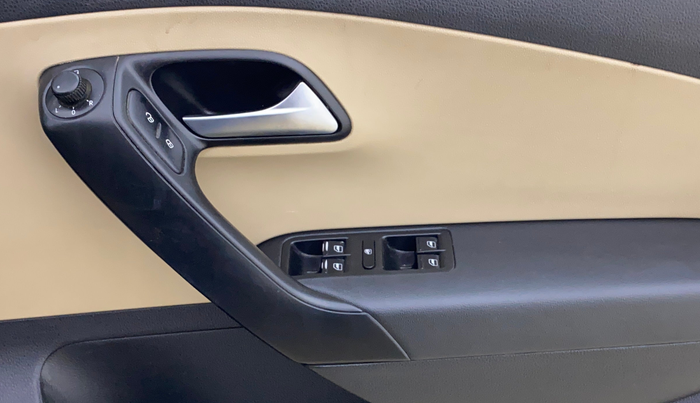 2016 Volkswagen Ameo HIGHLINE1.2L, Petrol, Manual, 94,889 km, Driver Side Door Panels Control