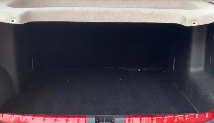 2017 Renault Duster RXS CVT, Petrol, Automatic, 89,423 km, Boot Inside