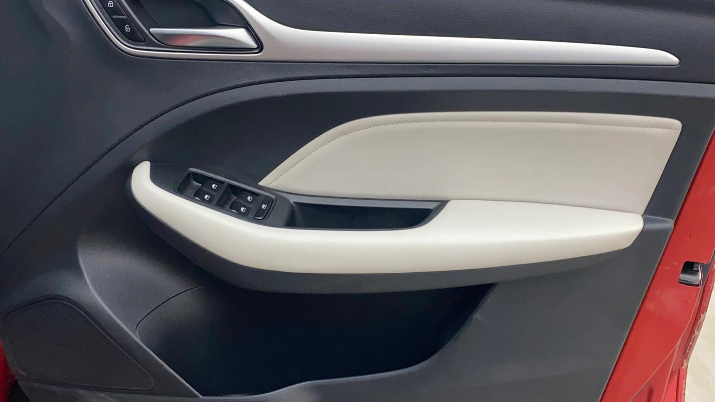 2021 MG ASTOR SAVVY 1.5 CVT, Petrol, Automatic, 40,207 km, Driver Side Door Panels Control