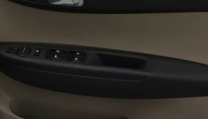 2014 Hyundai i20 MAGNA 1.2, Petrol, Manual, 77,067 km, Driver Side Door Panels Control