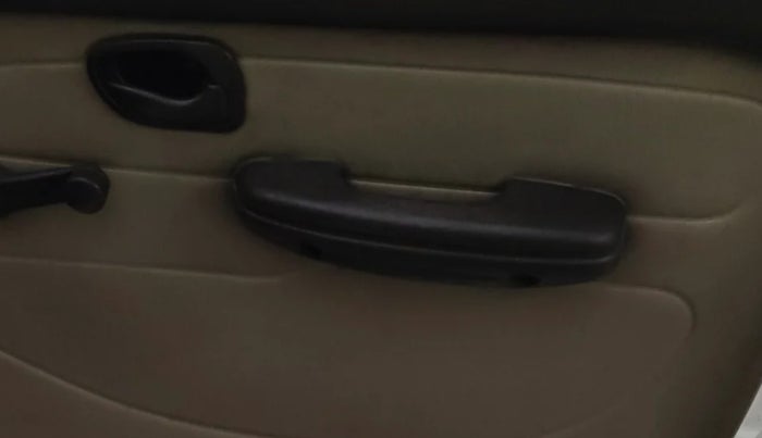 2012 Hyundai Santro Xing GL, CNG, Manual, 1,16,115 km, Driver Side Door Panels Control