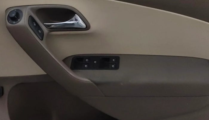 2016 Skoda Rapid 1.5 TDI CR STYLE PLUS AT, Diesel, Automatic, 1,11,375 km, Driver Side Door Panels Control