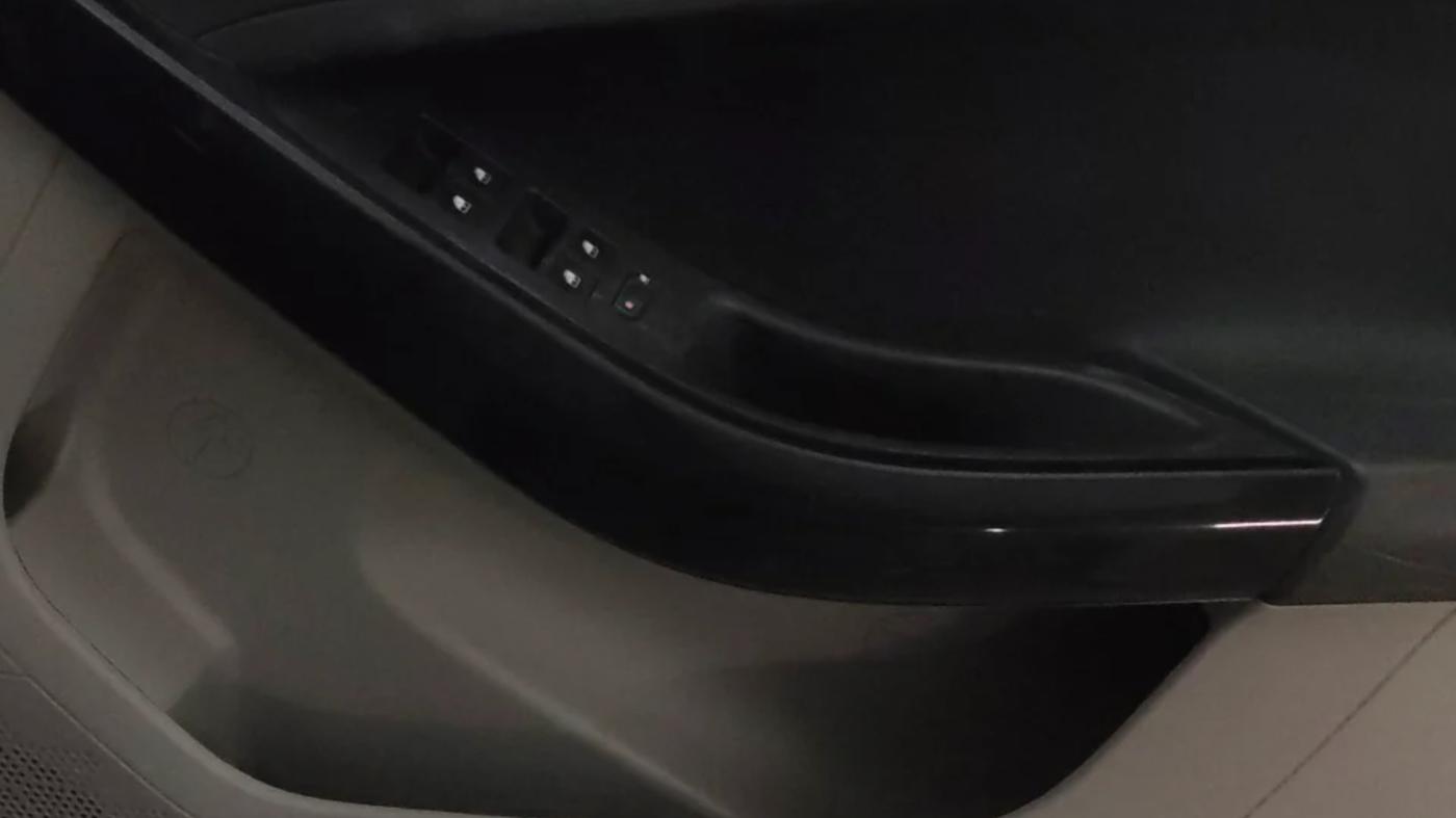 2018 Tata NEXON XM PETROL, Petrol, Manual, 1,05,844 km, Driver Side Door Panels Control