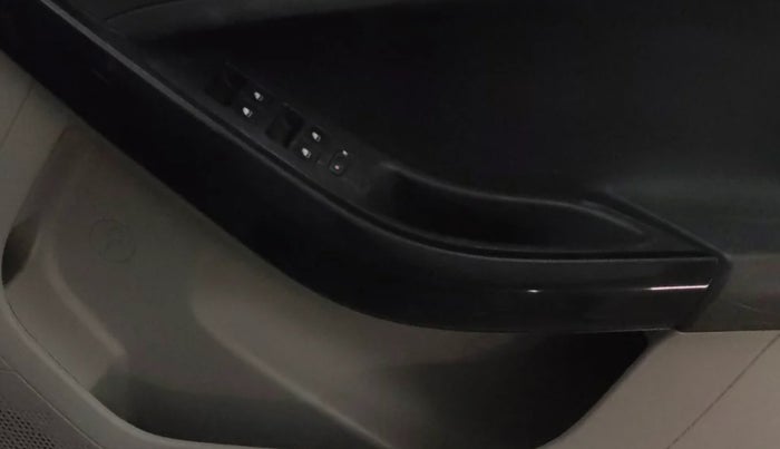 2018 Tata NEXON XM PETROL, Petrol, Manual, 1,05,844 km, Driver Side Door Panels Control