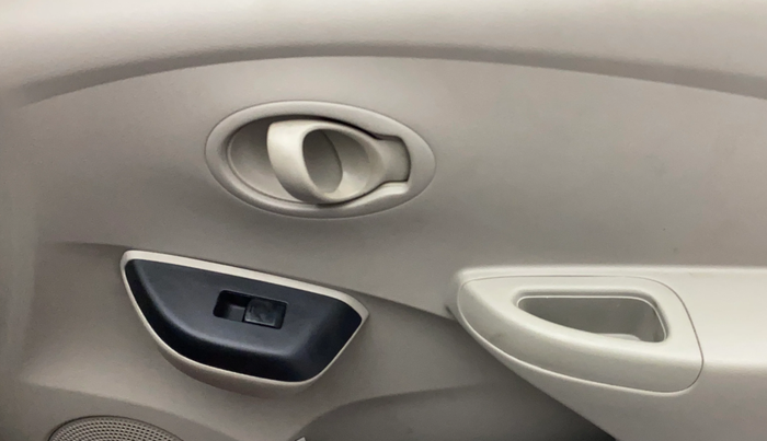 2017 Datsun Go Plus T, Petrol, Manual, 1,33,186 km, Driver Side Door Panels Control