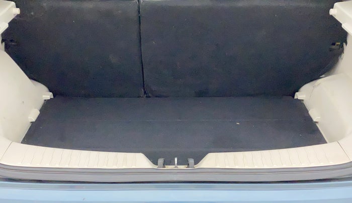 2020 Mahindra XUV300 W6 1.5 DIESEL, Diesel, Manual, 1,16,106 km, Boot Inside