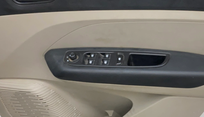 2023 Renault TRIBER RXT, Petrol, Manual, 58,959 km, Driver Side Door Panels Control