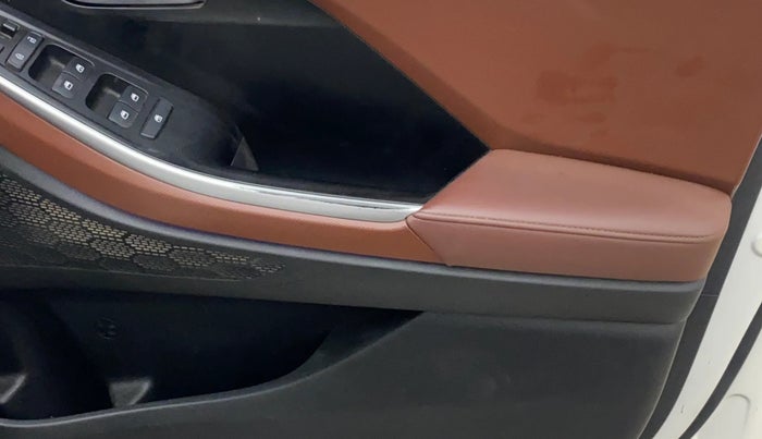 2021 Hyundai ALCAZAR 1.5 SIGNATURE MT 6STR, Diesel, Manual, 1,39,134 km, Driver Side Door Panels Control