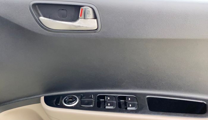 2015 Hyundai Xcent S 1.2, Petrol, Manual, 1,06,092 km, Driver Side Door Panels Control