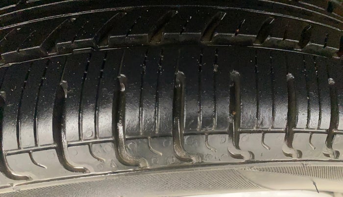 2017 Maruti Wagon R 1.0 VXI (O) AMT, Petrol, Automatic, 43,965 km, Right Rear Tyre Tread