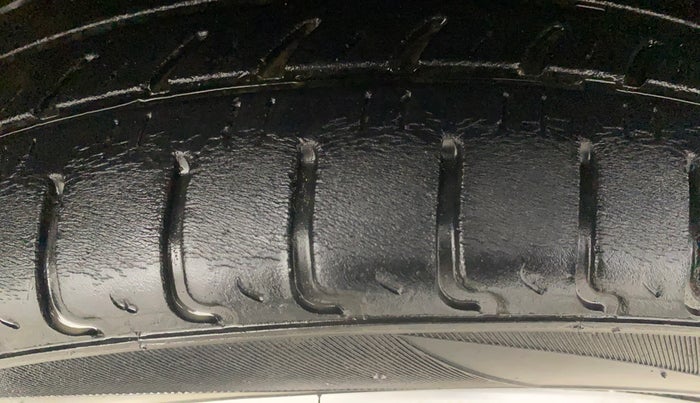 2017 Maruti Wagon R 1.0 VXI (O) AMT, Petrol, Automatic, 43,965 km, Right Front Tyre Tread