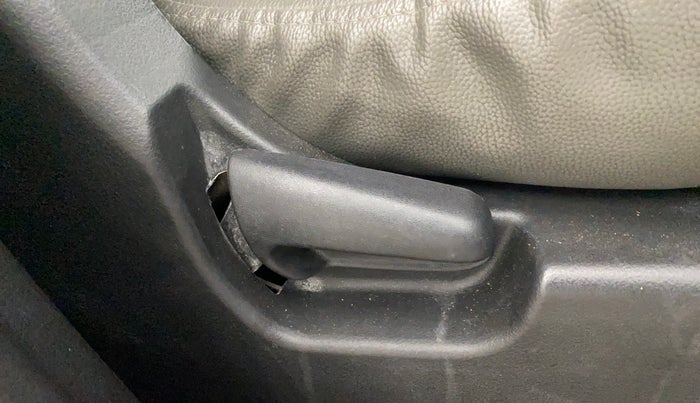 2017 Maruti Wagon R 1.0 VXI (O) AMT, Petrol, Automatic, 43,965 km, Driver Side Adjustment Panel