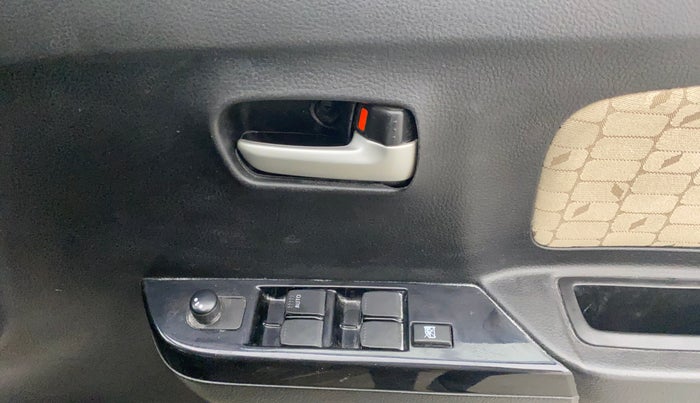 2017 Maruti Wagon R 1.0 VXI (O) AMT, Petrol, Automatic, 43,965 km, Driver Side Door Panels Control
