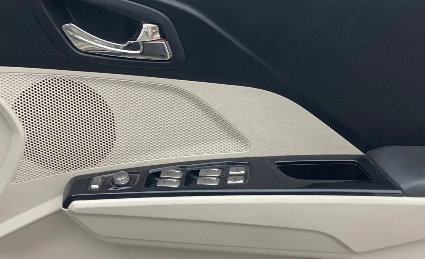 2019 Mahindra XUV300 W8 (O) 1.5 DIESEL, Diesel, Manual, 66,337 km, Driver Side Door Panels Control