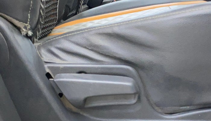 2014 Maruti Ritz VXI, CNG, Manual, 69,882 km, Driver Side Adjustment Panel